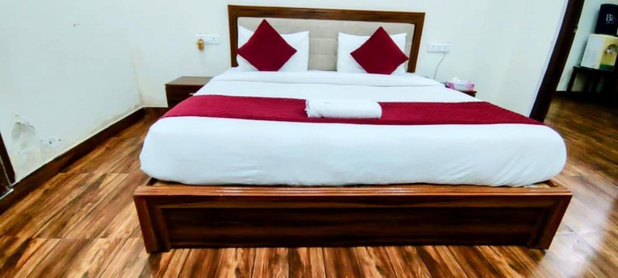 B Near Aiims Hospital Hotel 4*