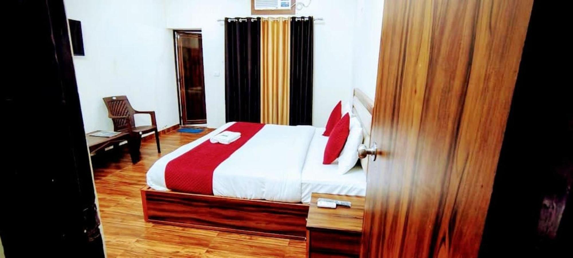 Hotel B Near Aiims Hospital 4*